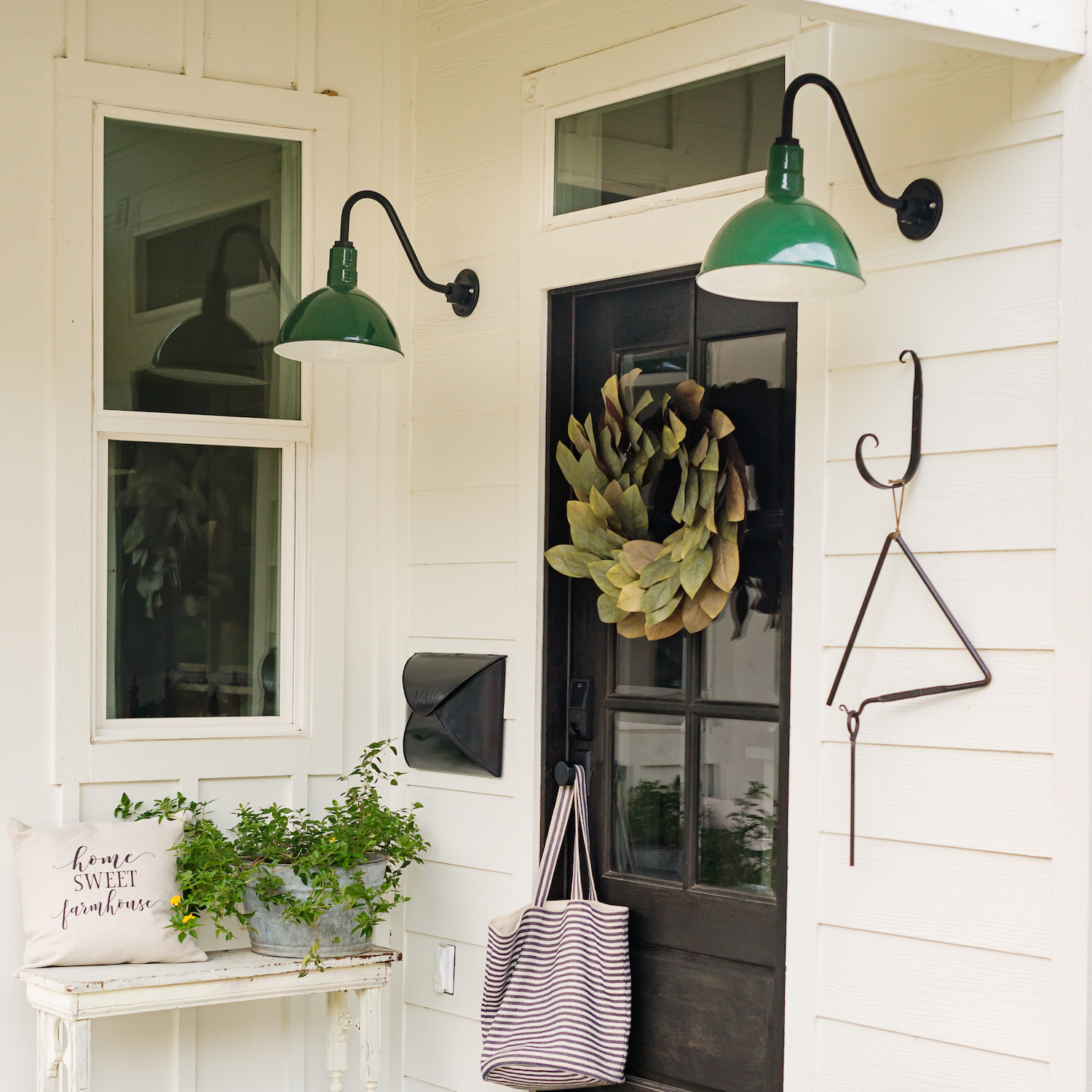 Wilcox Deep Bowl Gooseneck Light | Photo Courtesy of Candice Craig Photography and Jamie @whitetailfarmhouse